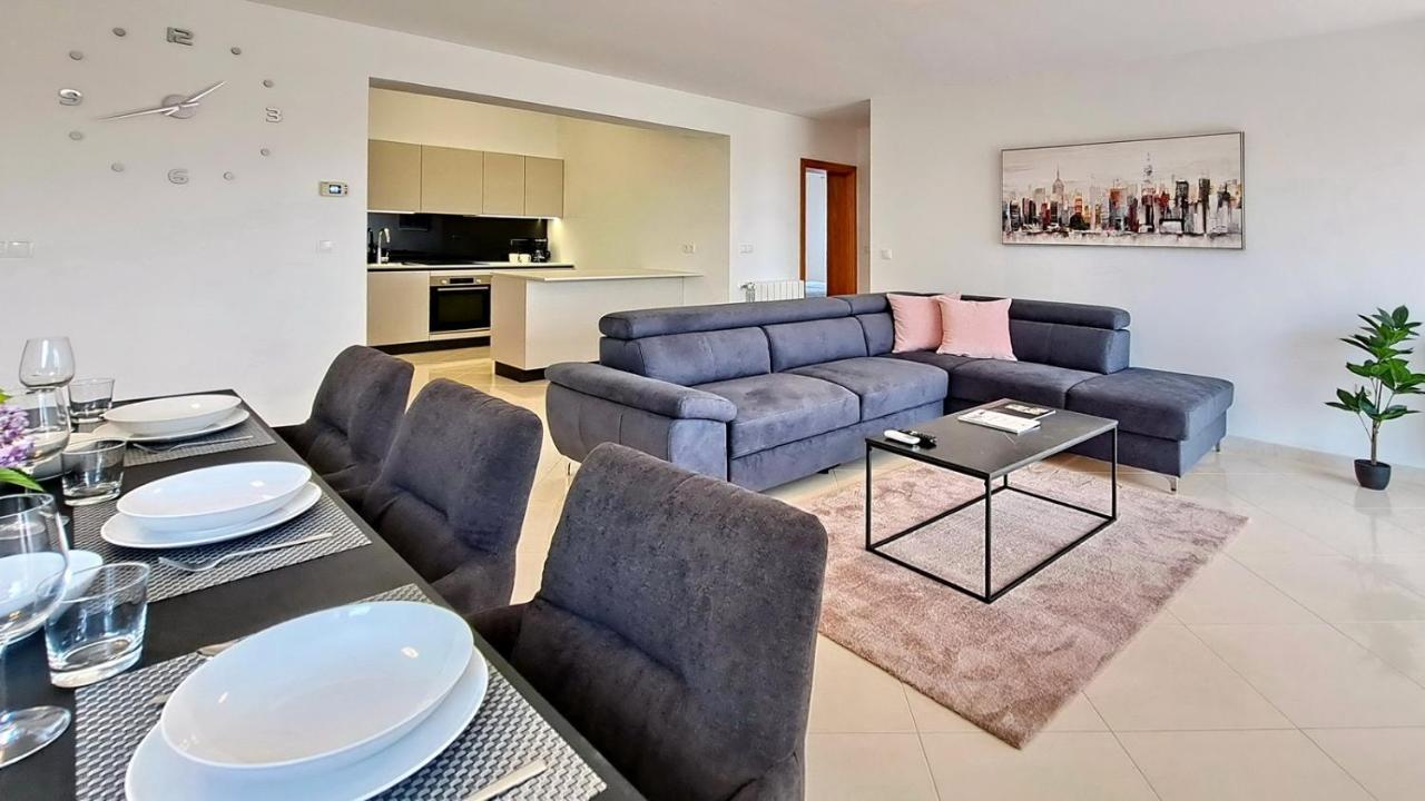 Vista 2 - With View Apartment *